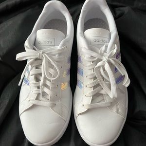 Like new adidas. With halo graphic stripes.